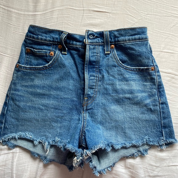 Levi Ribcage Denim Jean Shorts - Picture 2 of 4